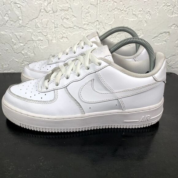 Nike Air‎ Force 1 Youth 6.5 Y Triple White Shoes LE GS Sneakers DH2920-111 - Picture 1 of 9